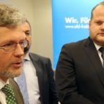 Der scheidende ukrainische Botschafter in Deutschland, Andrij Melnyk (l.), und der nordrhein-westfälische AfD-Abgeordnete Sven Tritschler (r.) lieferten sich am Sonntag ein Wortgefecht bei Twitter.