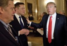 Donald Trump mit dem neuen Besitzer Twitters, Elon Musk und seinem ehemaligen Berater Steve Bannon (l.).