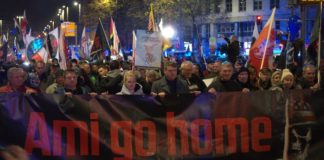 Zur bundesweit ersten “Ami go home”-Demo kamen am Samstag 6000 Menschen nach Leipzig.