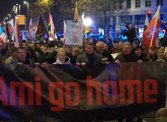 Zur bundesweit ersten “Ami go home”-Demo kamen am Samstag 6000 Menschen nach Leipzig.