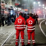 Am Halloween-Abend attackierten in Linz rund 200 Jugendliche Passanten am Taubenmarkt mit Böllern. Die Stimmung wurde immer weiter angeheizt, bis schließlich 170 Beamte vor Ort eintrafen, von denen am Ende zwei verletzt wurden.
