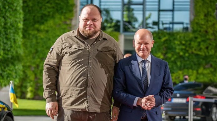 Nicht Pat & Patachon, sondern Bundeskanzler Scholz mit dem ukrainischen Parlamentspräsidenten Ruslan Stefantschuk.