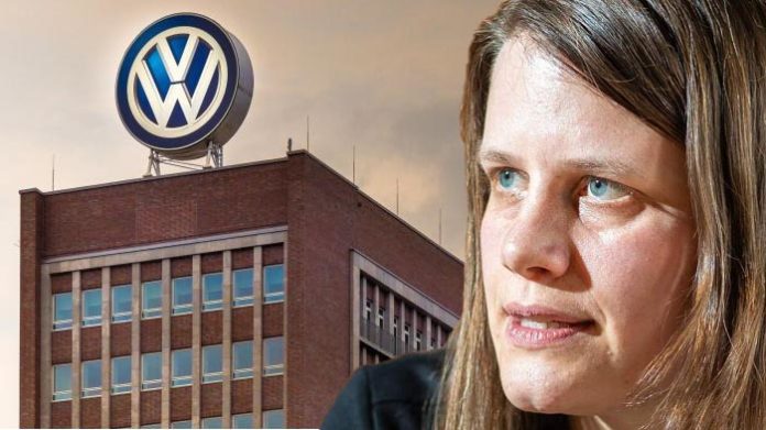 Die grüne Kultusministerin Niedersachsens, Julia Willie Hamburg, 36, keine Ausbildung, fährt lieber Fahrrad, kontrolliert jetzt Deutschlands wichtigsten Autobauer VW.