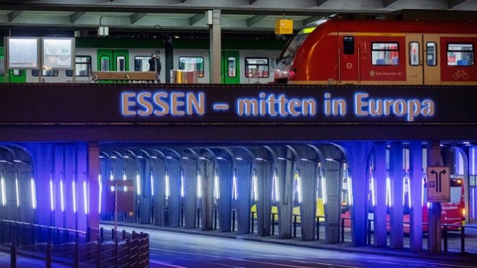In Essen - also mitten in Europa - haben zwei Nigerianer einen S-Bahn-Führer geschlagen und bis zur Bewusstlosigkeit gewürgt. Streitursache war ein 