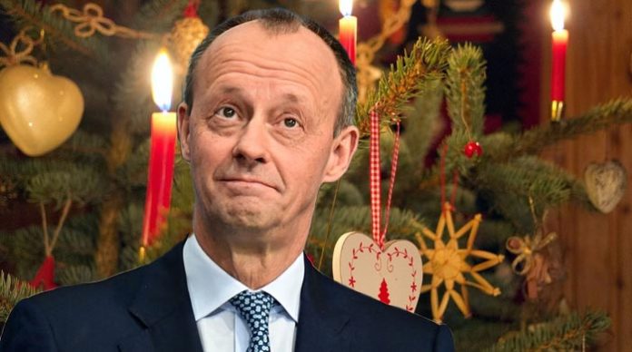 CDU-Chef Friedrich Merz hat an Weihnachten einen überraschend einfachen Weg zur Lösung des deutschen Energieproblems gefunden: „Weihnachtsbaum mit echten Kerzen – alleine dadurch erhöht sich natürlich die Raumtemperatur“.
