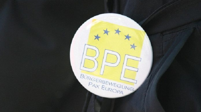 Die Bürgerbewegung Pax Europa steht derzeit vor einer inneren Zerreißprobe: Menschenrechtsorganisation oder kontrollierte Opposition?