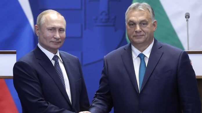 Der ungarische Ministerpräsident Viktor Orbán will die wirtschaftlichen Beziehungen seines Landes zu Russland aufrechterhalten. 