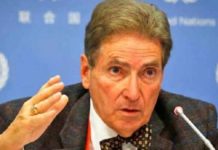 Alfred-Maurice de Zayas ist ein US-amerikanischer Völkerrechtler, Historiker, Sachbuchautor und ehemaliger UN-Beamter.