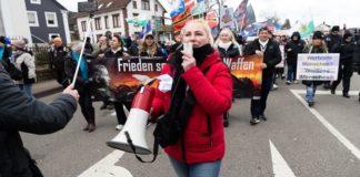 Die ukrainisch-stämmige Friedensaktivistin Elena Kolbasnikova muss sich demnächst vor dem Kölner Amtsgericht verantworten.