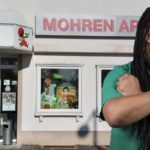 "Ich merke, dass mich das total anstrengt und ja schmerzt", sagt Nadine Golly von der "Initiative Schwarzer Menschen" über die Mohren-Apotheke in Wolfsburg.