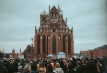 In Prenzlau sind am Montagabend um die 700 Leute auf die Straße gegangen.