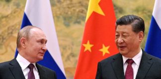 Gute Nachricht für Putin: Mit der Erhöhung seines Verteidigungshaushalts und dem Wechsel der Regierungsmannschaft setzt Xi Jinping deutliche Zeichen - das faktische Bündnis mit Russland wird eher noch enger werden.