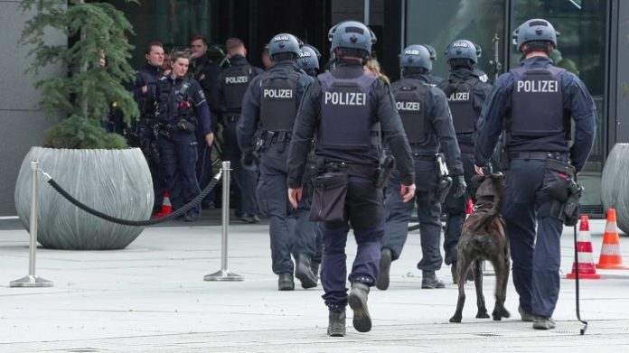 In der Lobby des Düsseldorfer Hyatt-Hotel waren am Samstag-Nachmittag etwa 20 Personen von zwei Großfamilien mit südosteuropäischen Wurzeln aufeinander losgegangen.