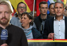 MDR-Reporter Fabian Held (l.) kritisierte in einem Vorbericht für die 18 Uhr-Tagesschau die Rede von Björn Höcke in Weimar am 8. Mai, obwohl der thüringische Fraktionsvorsitzende diese noch gar nicht gehalten hatte.