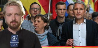 MDR-Reporter Fabian Held (l.) kritisierte in einem Vorbericht für die 18 Uhr-Tagesschau die Rede von Björn Höcke in Weimar am 8. Mai, obwohl der thüringische Fraktionsvorsitzende diese noch gar nicht gehalten hatte.