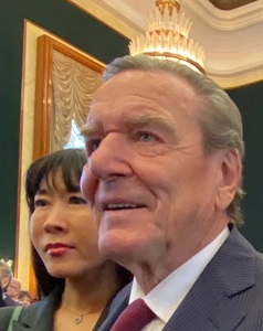 Ex-Bundeskanzler Gerhard Schröder mit seiner Frau So-yeon Schröder-Kim.