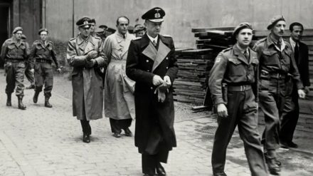 Dönitz, Speer und Jodl bei ihrer Festnahme 1945