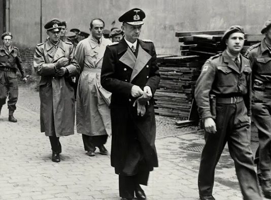 Dönitz, Speer und Jodl bei ihrer Festnahme 1945