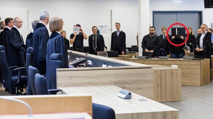 Irre: Der vom Vorsitzenden Richter Hans Schlüter-Staats ausgesprochene Haftbefehl gegen die Hammerbande-Anführerin Lina Engel (rot umrandet) wurde außer Vollzug gesetzt. Das Gericht ließ Revision zu, die linksextremistische Täterin ist wieder auf freiem Fuß.