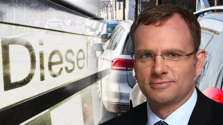 Dr. Dirk Spaniel, der vor seinem AfD-Bundestagsmandat in der Entwicklung eines großen Automobilherstellers arbeitete: „Offensichtlich soll mit dem Wechsel von Benzin- oder Diesel-Fahrzeugen zu E-Fahrzeugen die Abschaffung oder zumindest Reduzierung des Kraftfahrzeugbestands in der EU betrieben werden."
