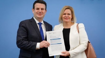Der Rohrkrepierer "Fachkräfteeinwanderungsgesetz" wurde im März stolz präsentiert von Arbeitsminister Hubertus Heil und Innenministerin Nancy Faeser.