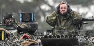 „Nichts sehen, nichts hören, nichts sagen“ scheint die bisherige Strategie von Verteidigungsminister Boris Pistorius zu sein, was die Lieferung von Taurus-Marschflugkörpern an das Regime in Kiew betrifft. Doch das Drängen der Kriegstreiber in den deutschen Parteien wird immer lauter.