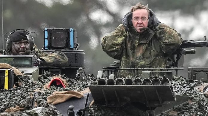 „Nichts sehen, nichts hören, nichts sagen“ scheint die bisherige Strategie von Verteidigungsminister Boris Pistorius zu sein, was die Lieferung von Taurus-Marschflugkörpern an das Regime in Kiew betrifft. Doch das Drängen der Kriegstreiber in den deutschen Parteien wird immer lauter.