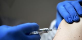 Der Bundesregierung sind keine Placebo-kontrollierten, randomisierten Studien bekannt, die zeigen können, dass die sogenannte „Corona-Impfung“ von „BioNTech/Pfizer“ die Sterbewahrscheinlichkeit senkt.