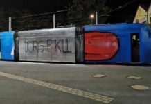 Der Waggon einer Straßenbahn in Nordhausen wurde jetzt mit einer öffentlichen Todesdrohung gegen den AfD-Oberbürgermeisterkandidaten Jörg Prophet verschandelt.