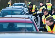 Nach Informationen von „Bild am Sonntag“ gingen der Bundespolizei seit dem Beginn der Maßnahmen bis Donnerstag rund 2500 unerlaubt eingereiste Personen ins Netz.