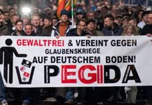 Pegida-Demo in den Anfangsjahren mit Lutz Bachmann (l.).