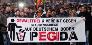Pegida-Demo in den Anfangsjahren mit Lutz Bachmann (l.).