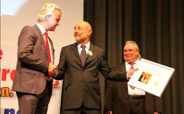 Willi Schwend (Bildmitte) und Conny Axel Meier (r.) übergaben den Hiltrud-Schröter-Preis an Geert Wilders.
