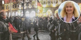 Echte Patriotin: Die AfD-Bundestagsabgeordnete Dr. Christina Baum 2014 bei einer islamkritischen Demo des Würzburger Pegida-Ablegers mit Deutschland-Fahne alleine gegen die Antifa.