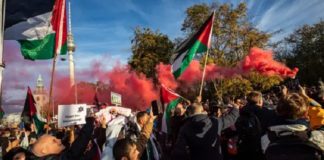 Durch die jahrzehntelange falsche Einwanderungspolitik der Altparteien wurde die jetzige Lage erst herbeigeführt (Foto: Pro-Hamas-Demonstranten am Samstag in Berlin).