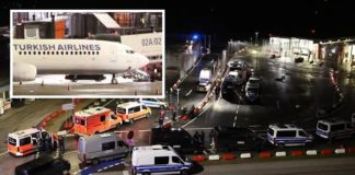 Zahlreiche Streifen-, Notarzt- und Rettungswagen sind in der Nähe der Turkish Airlines Maschine.