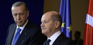 Der türkische Präsident Recep Tayyip Erdogan und Bundeskanzler Olaf Scholz bei einer Pressekonferenz am Freitag in Berlin..