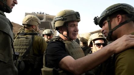 Ministerpräsident Benjamin Netanjahu beim Besuch israelischer Truppen im Gazastreifen.