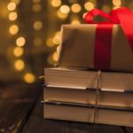 Der Antaios-Verlag hat für Weihnachten einen Bücherschrank zusammengestellt, der rund 60 Kinder- und Jugendbücher empfiehlt.