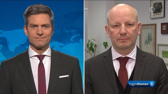 Tagesthemen-Moderator Ingo Zamperoni (l.) ließ am Freitag Abend den „Rechtsextremismusforscher“ Oliver Decker (r.) als Kronzeugen auflaufen, der die Anti-AfD-Politik der linken Nationalen Front, ihres Verfassungsschutzes und ihrer Medien durch seine Expertise stützen sollte.