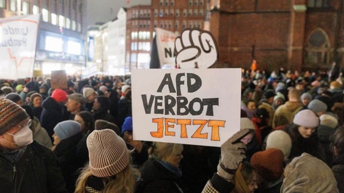 Knapp 2000 Linke offenbarten am Freitagabend in der Hamburger Innenstadt den wahren Grund für die Correctiv-Machenschaften.