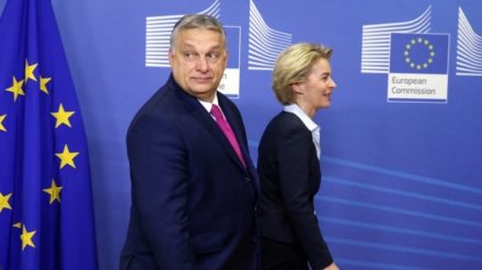 Es knistert im Gebälk: EU-Kommission unter Leitung von Ursula von der Leyen hat ein Dokument ausgearbeitet, das im Falle eines erneuten Vetos von Viktor Orban gegen das finanzielle Hilfspaket für die Ukraine drastische Maßnahmen gegen die ungarische Wirtschaft vorsieht.
