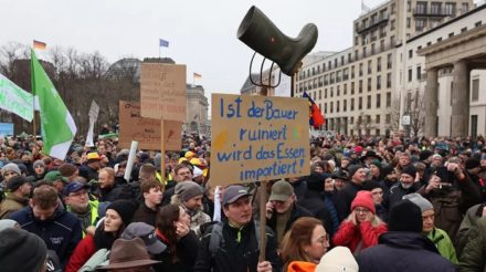 In der Arroganz der Macht hat man wohl nicht damit gerechnet, dass die Bauern sich - wie hier am 18. Dezember 2023 in Berlin - wehren. Ab dem 8. Januar soll es mit den Protesten so richtig losgehen.
