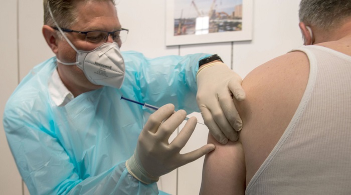 Corona-Impfschäden: Auf deutsche Ärzte rollt Prozesswelle zu