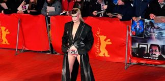 Das politmediale Machtkartell konnte sich gar nicht genug am Bild eines Transvestiten ergötzen, der bei der Berlinale um sein wie auch immer geartetes Geschlechtsteil eine Binde mit der Aufschrift „FCK AFD“ trug.