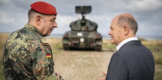 Der Generalinspekteur der Bundeswehr, Carsten Breuer (l.), will die Abschreckung schnellstmöglich erhöhen und sagt: „In fünf Jahren müssen wir kriegstüchtig sein.“