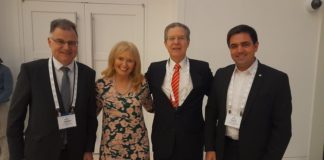 Die beiden AfD-Bundestagsabgeordneten Jürgen Braun (l.) und Dr. Malte Kaufmann (r.) - eingerahmt von IRF-Cochairs Dr. Katrina Lantos Swett und Ambassador Sam Brownback - waren die einzigen Parlamentarier aus Deutschland beim IRF-Summit 2024 in Washington.
