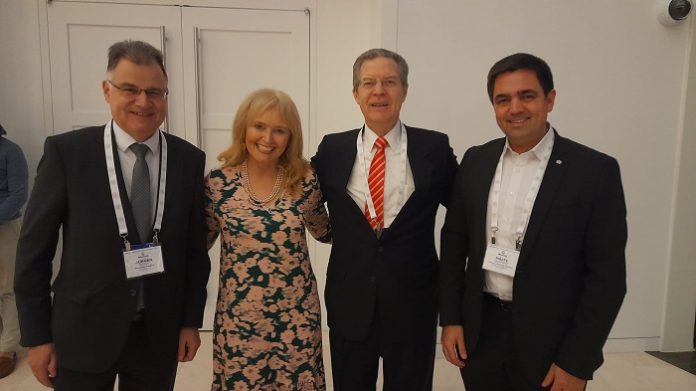 Die beiden AfD-Bundestagsabgeordneten Jürgen Braun (l.) und Dr. Malte Kaufmann (r.) - eingerahmt von IRF-Cochairs Dr. Katrina Lantos Swett und Ambassador Sam Brownback - waren die einzigen Parlamentarier aus Deutschland beim IRF-Summit 2024 in Washington.