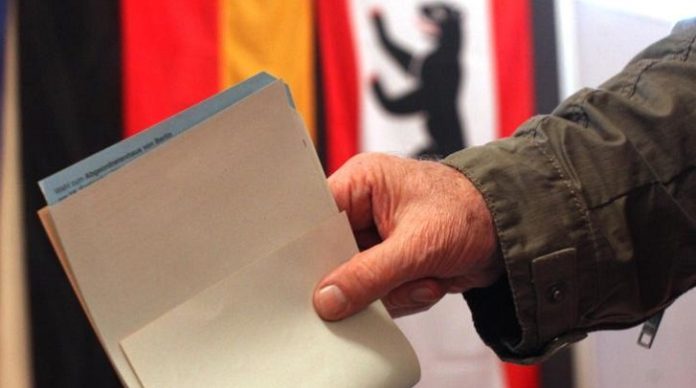 Die regierungsgesteuerten Demos der letzten Wochen gegen die AfD sind Makulatur: Die Blauen konnten bei der Wahlwiederholung in Berlin 5,6 Prozent der Stimmen hinzugewinnen.