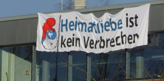 Nachdem eine Schülerin des Richard-Wossidlo-Gymnasiums in Ribnitz-Damgarten wegen eines patriotischen Tik-Tok-Videos durch die Polizei aus dem Unterricht geholt wurde, kletterten idenititäre Aktivisten auf das Dach des Gymnasiums.
